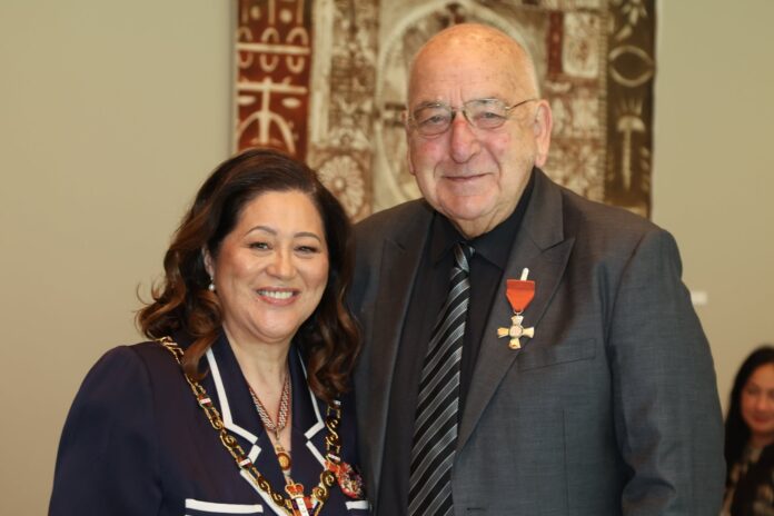 Alan McIntyre, wearing his MNZM insignia, stands beside Governor-General Dame Cindy Kiro.
